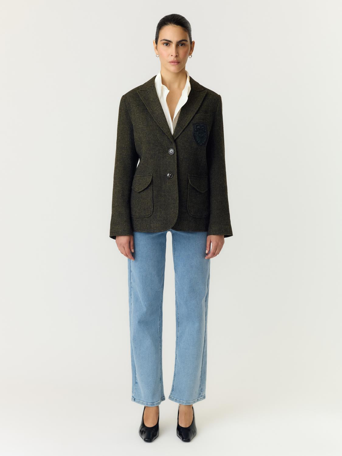 model_shot-front_full